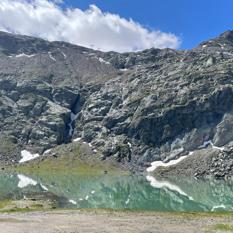 Glacier lake en route Glacier lake en route
