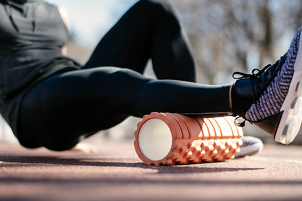 Rolling muscles with a fascia roller Rolling muscles with a fascia roller